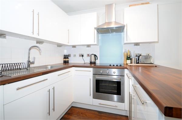 Flat Welsford Street in Greater London