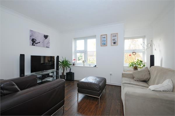 Flat Welsford Street in Greater London