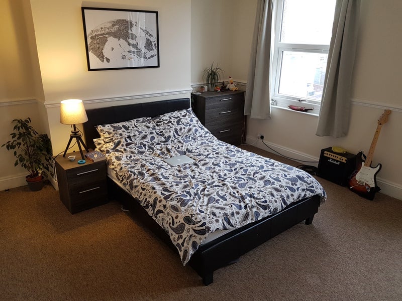 Room Coronation Road in Bristol
