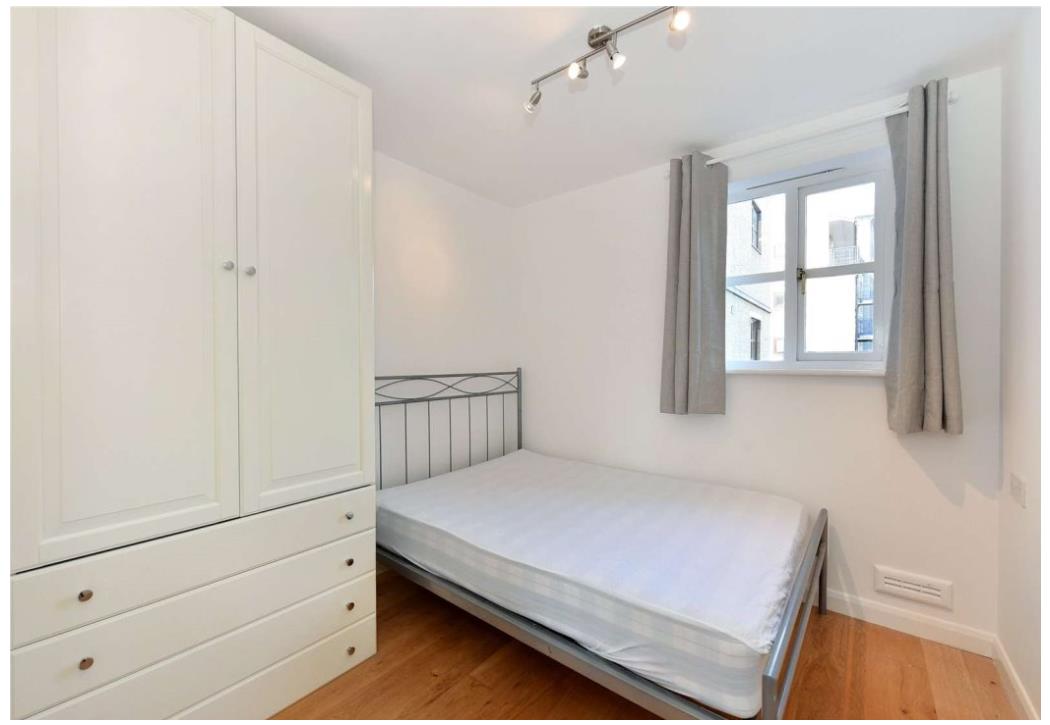 Flat Wapping High Street in Greater London
