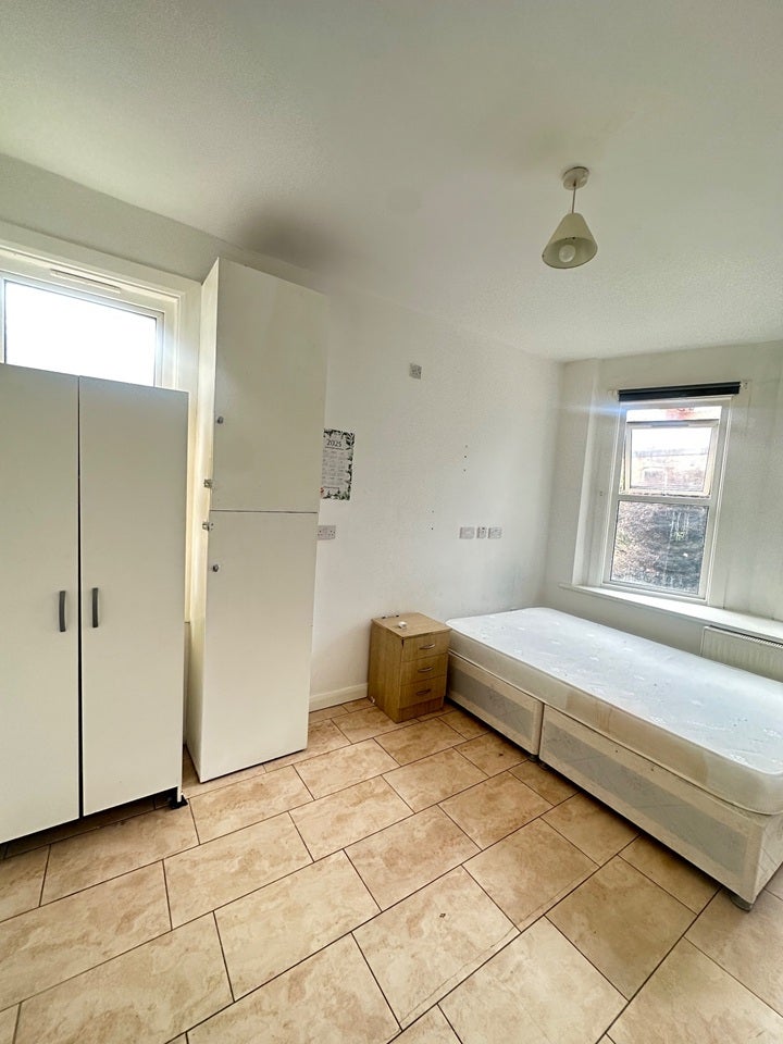 Room Barcombe Avenue in Greater London