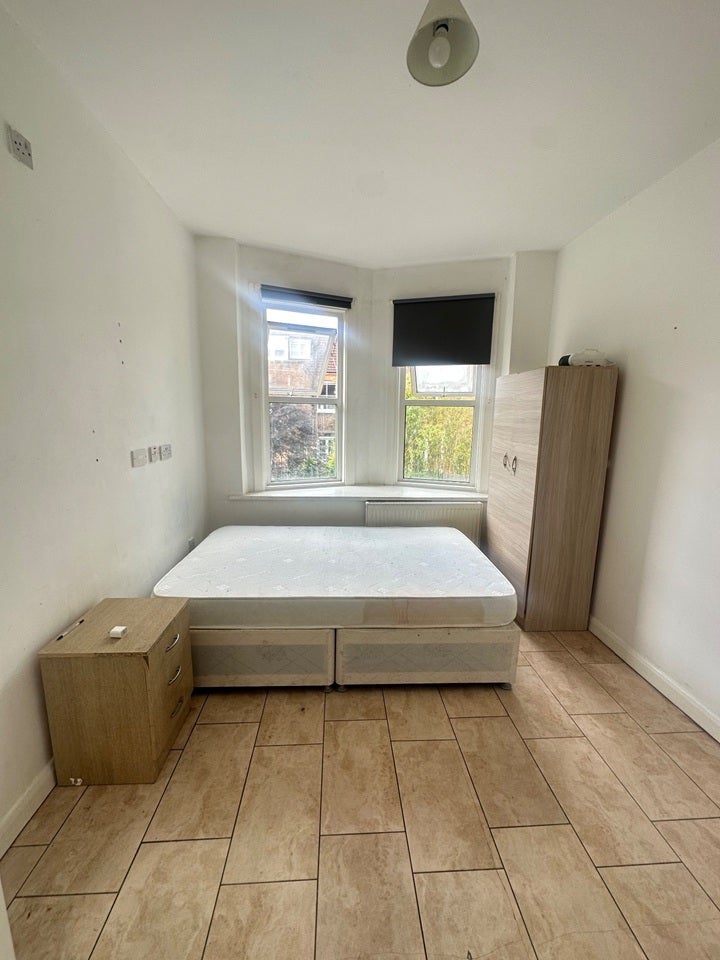 Room Barcombe Avenue in Greater London
