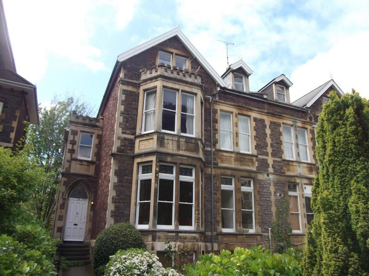 Flat Elmdale Road in Bristol