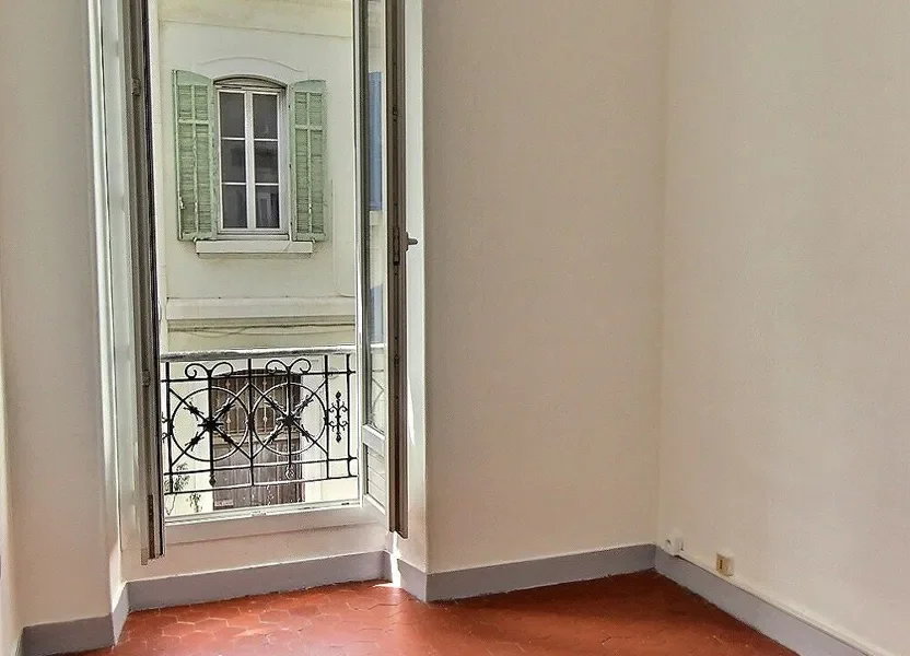 Flat Rue Louis Astruc in Marseille