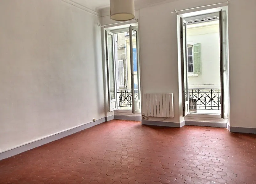 Flat Rue Louis Astruc in Marseille