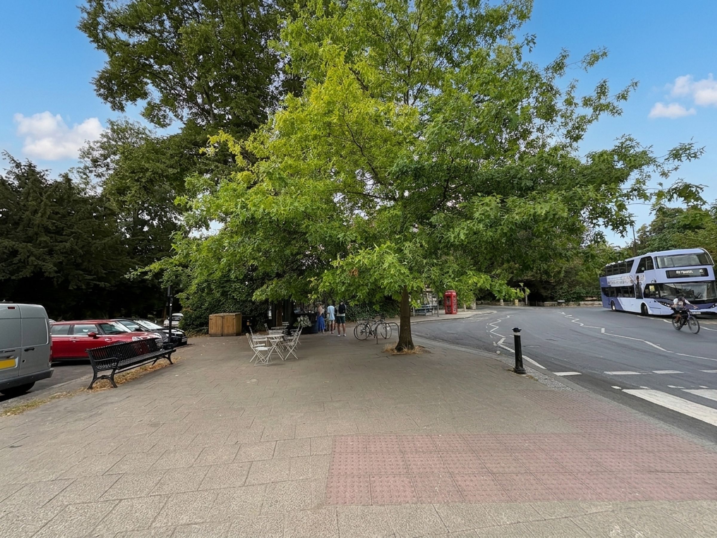 Flat Clifton Road in Bristol