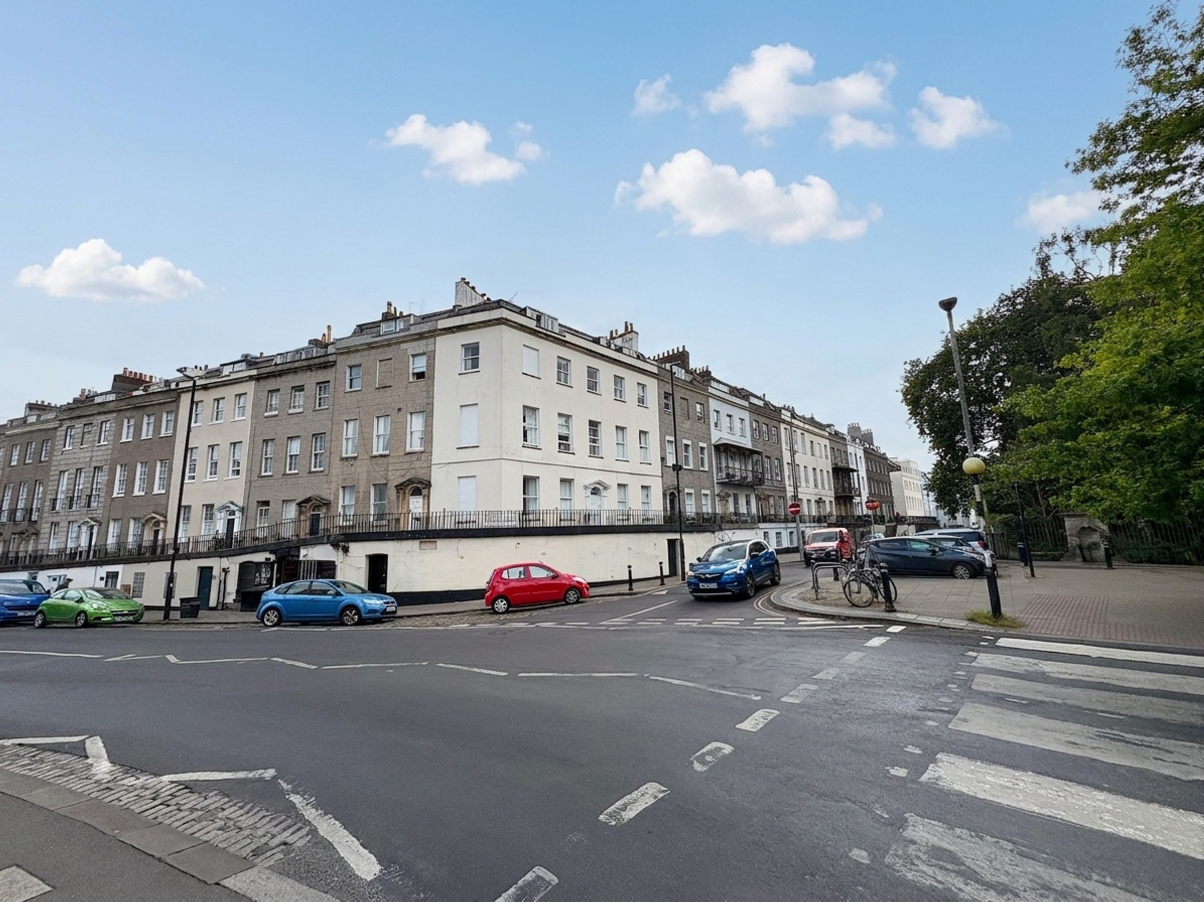 Flat Clifton Road in Bristol