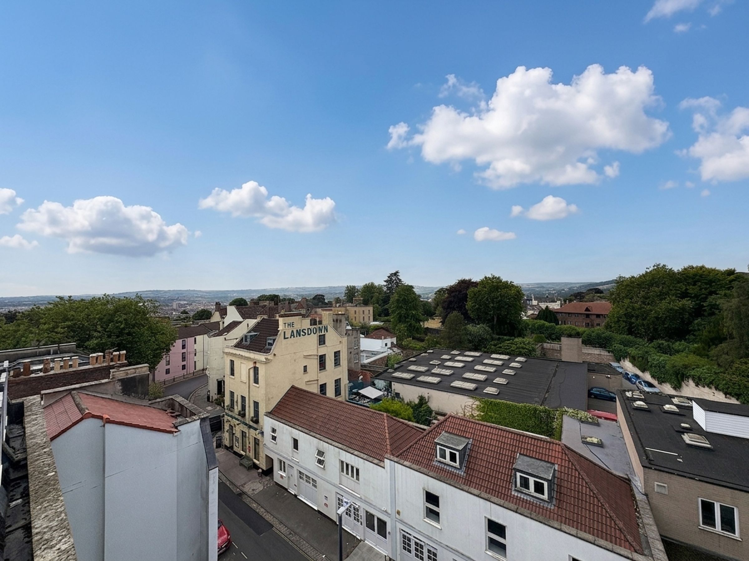 Flat Clifton Road in Bristol