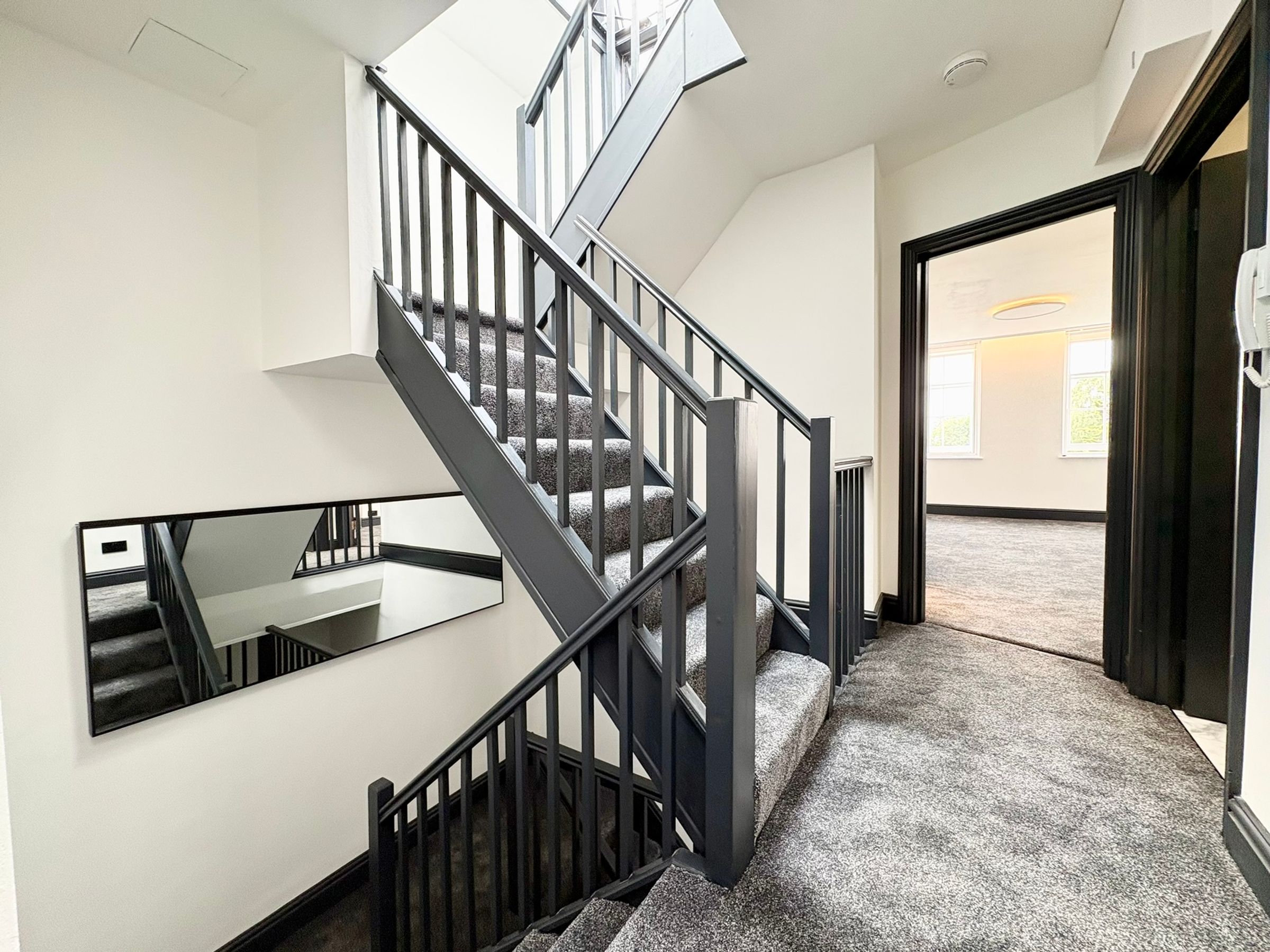 Flat Clifton Road in Bristol