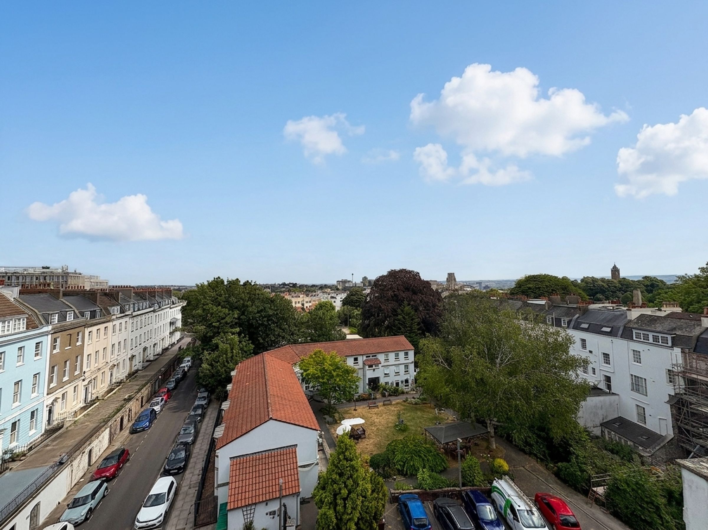 Flat Clifton Road in Bristol