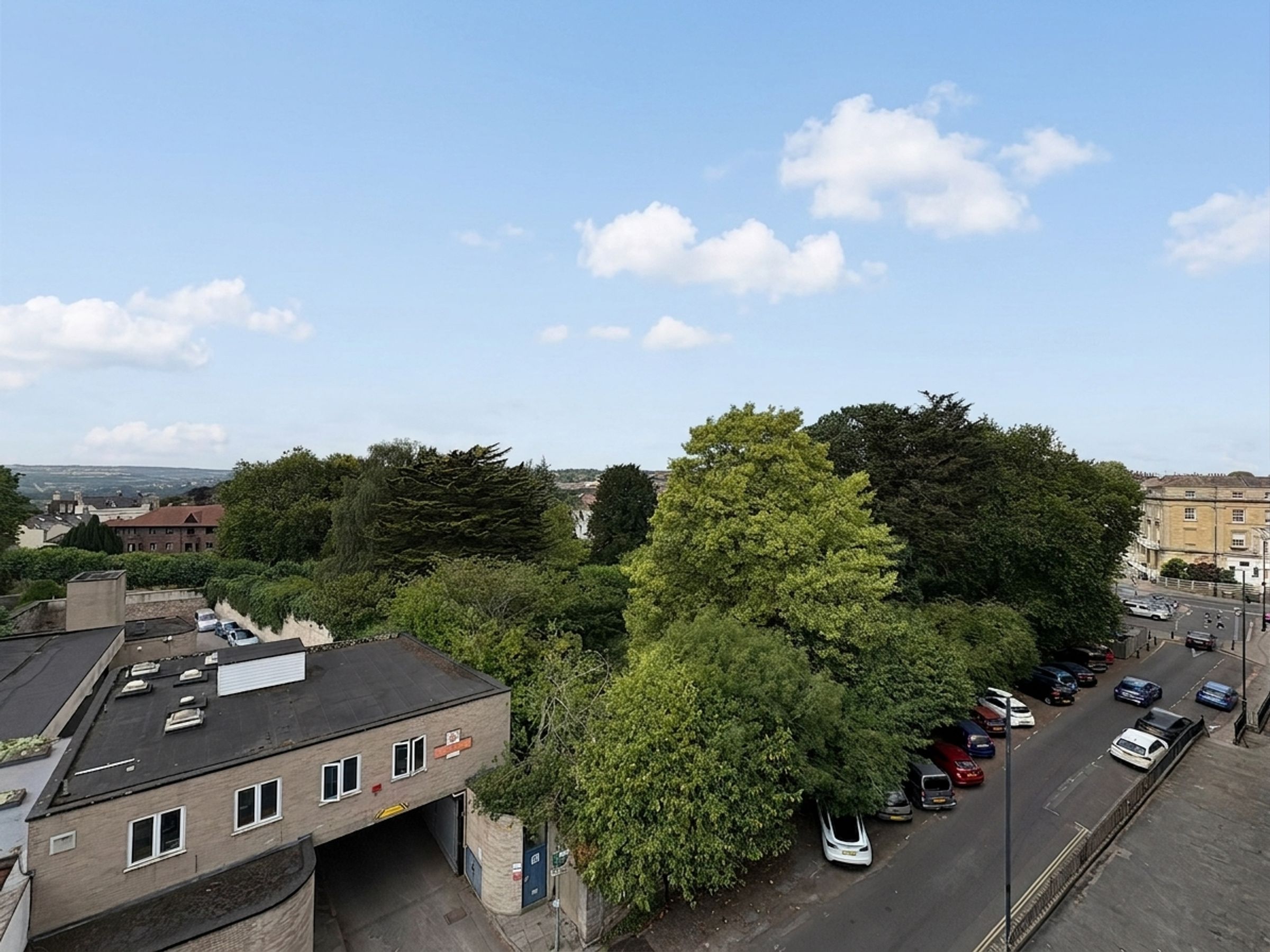 Flat Clifton Road in Bristol