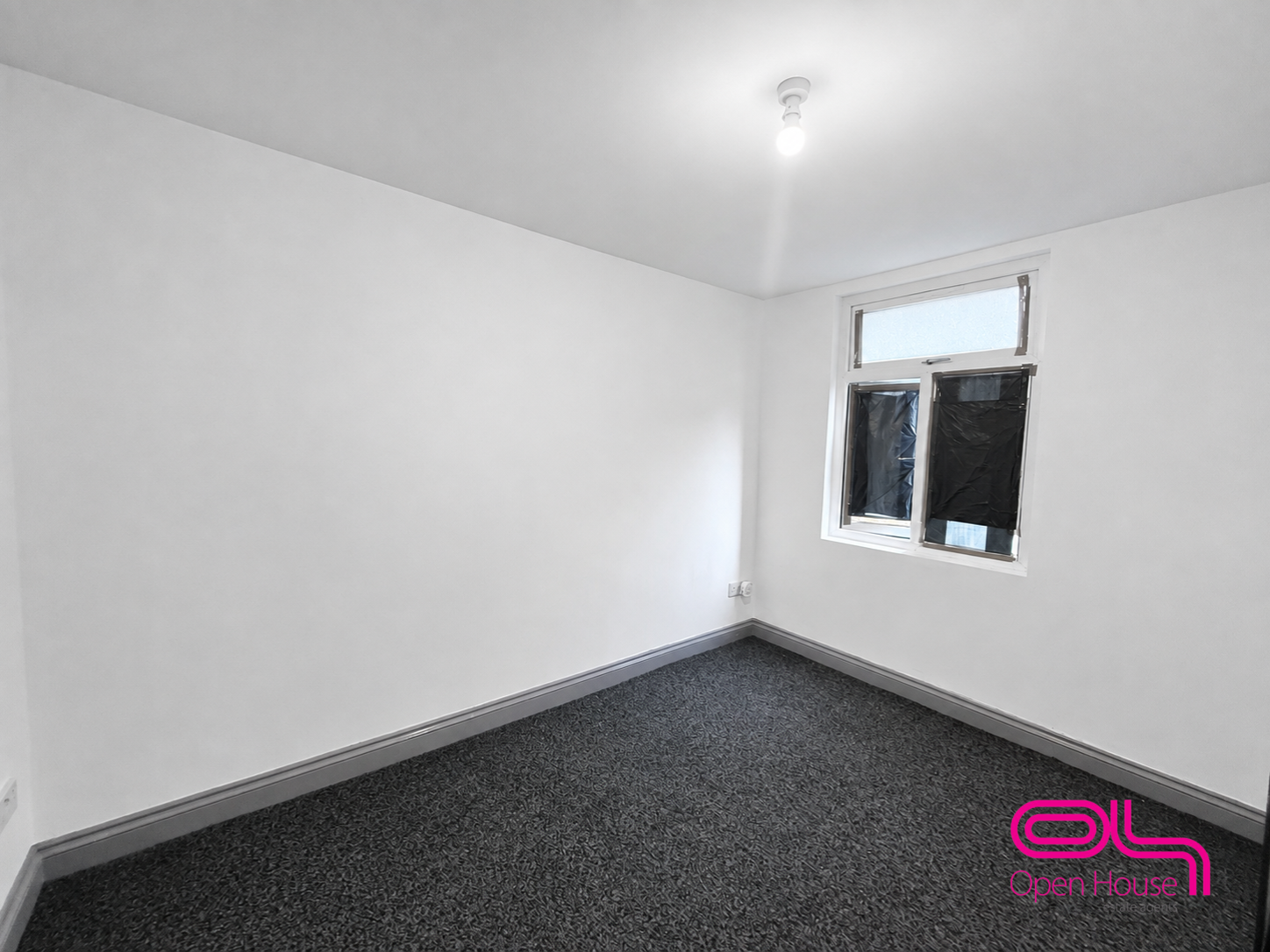 Flat Derby Street in Farnworth