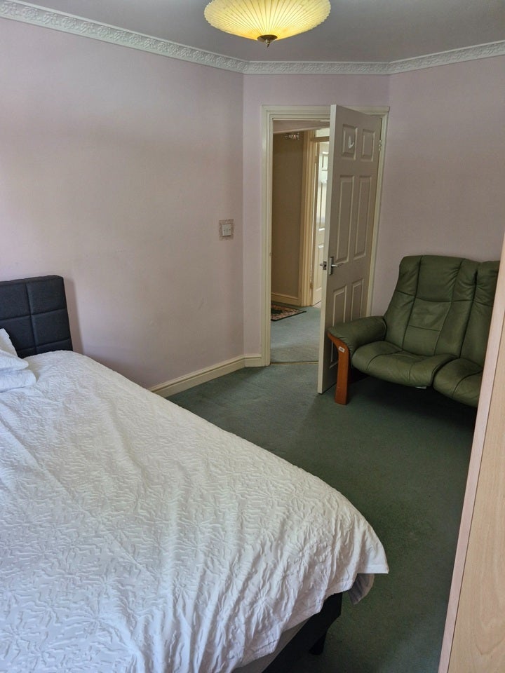 Room Riddfield Road in Birmingham