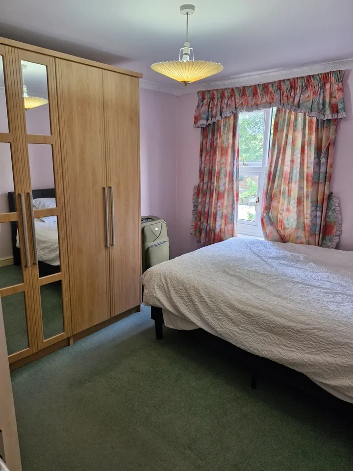 Room Riddfield Road in Birmingham