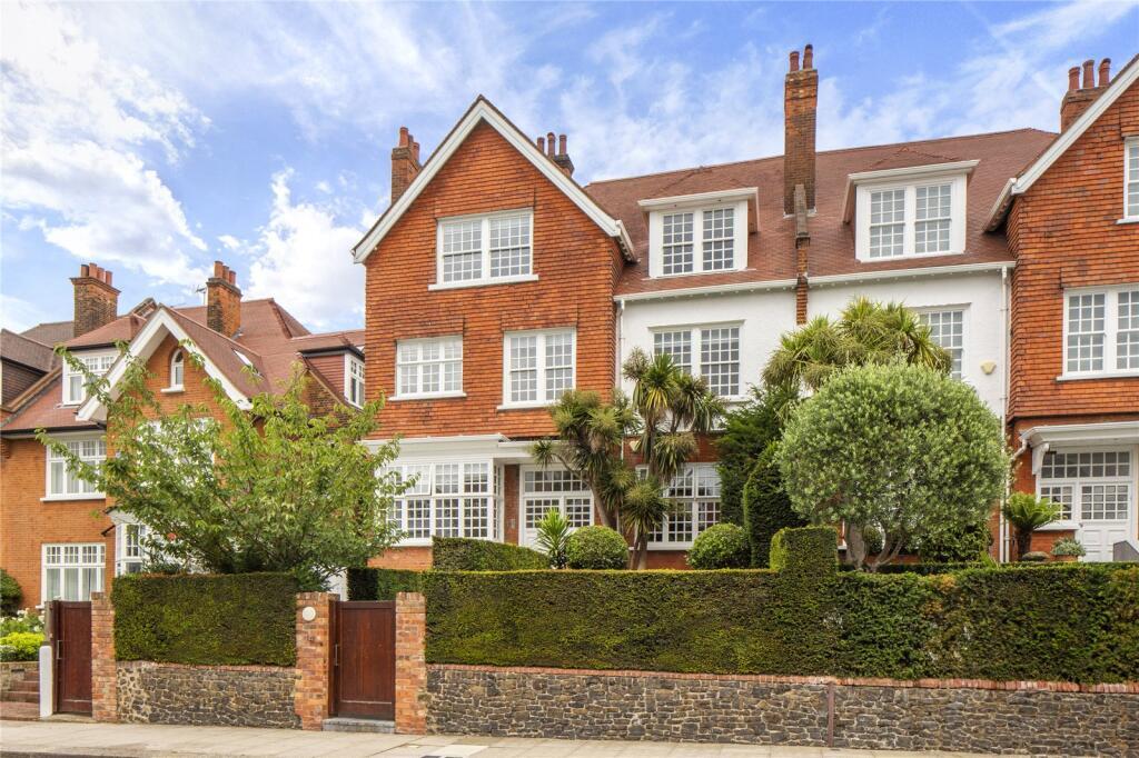 Flat Bracknell Gardens in Greater London