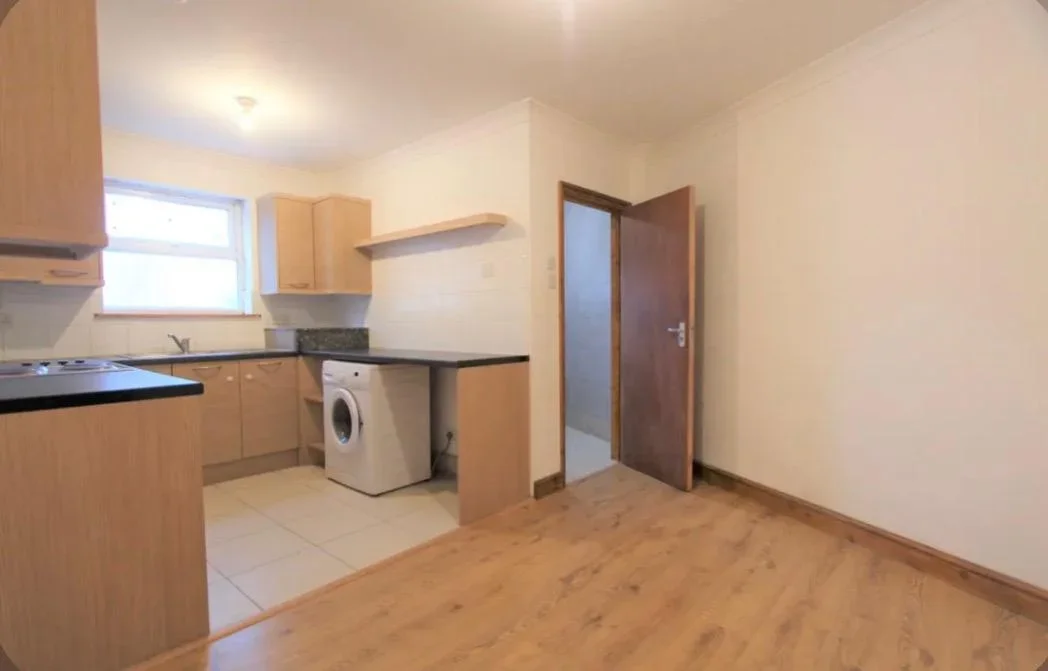 Flat Herbert Road in Greater London