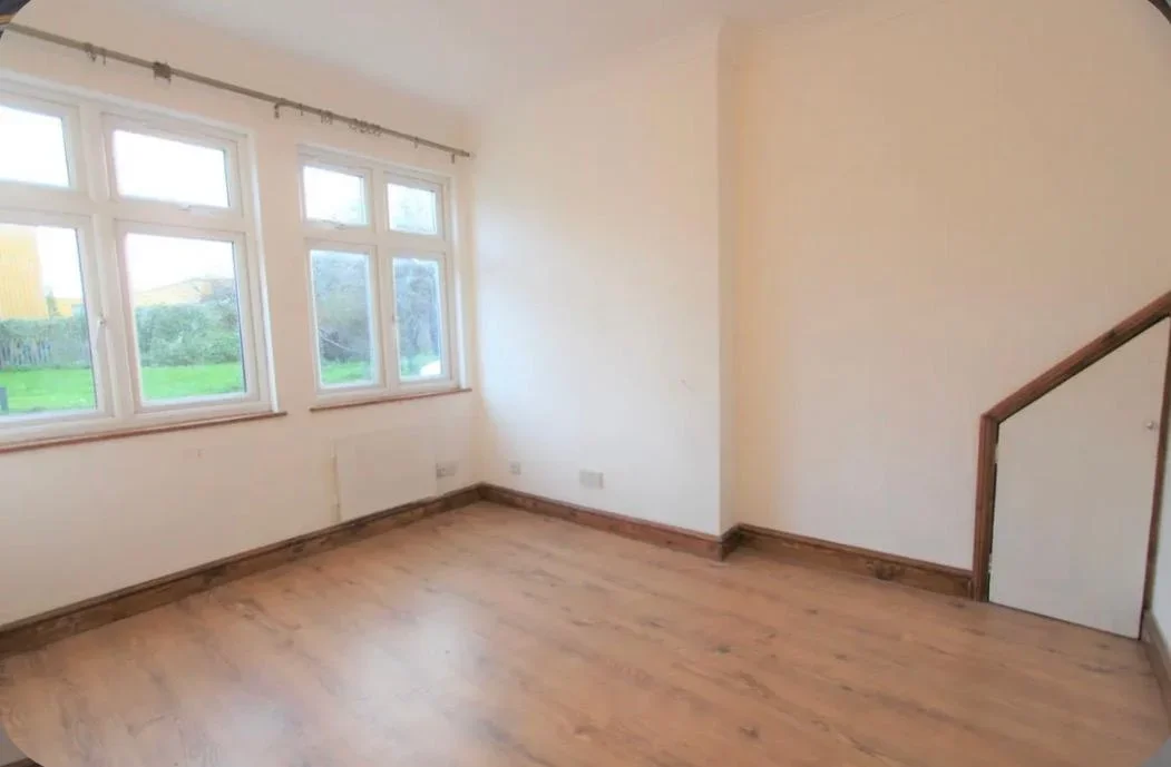 Flat Herbert Road in Greater London