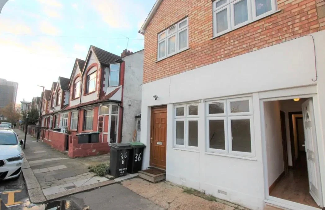 Flat Herbert Road in Greater London