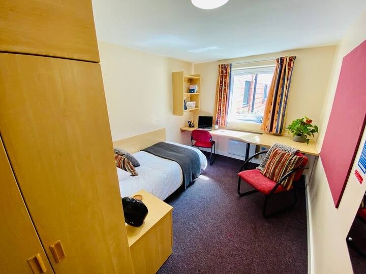Room Beswick Drive in Crewe