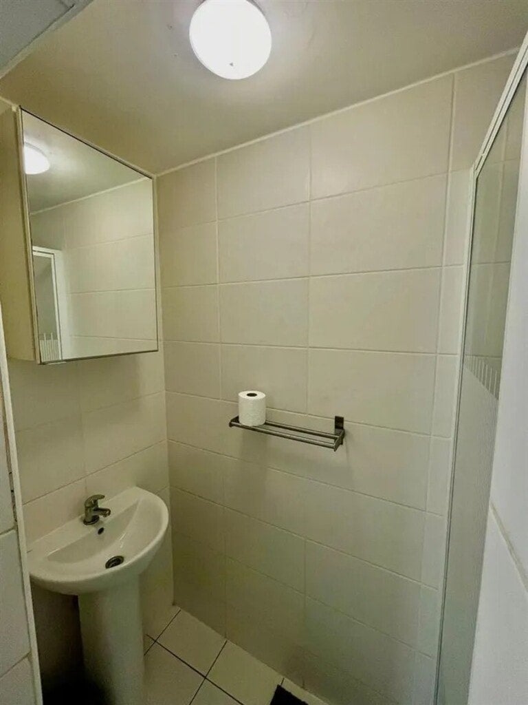 Flat Knaresborough Place in Greater London