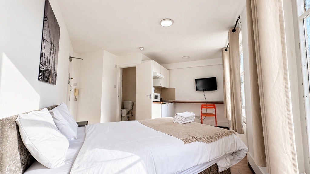 Flat Knaresborough Place in Greater London