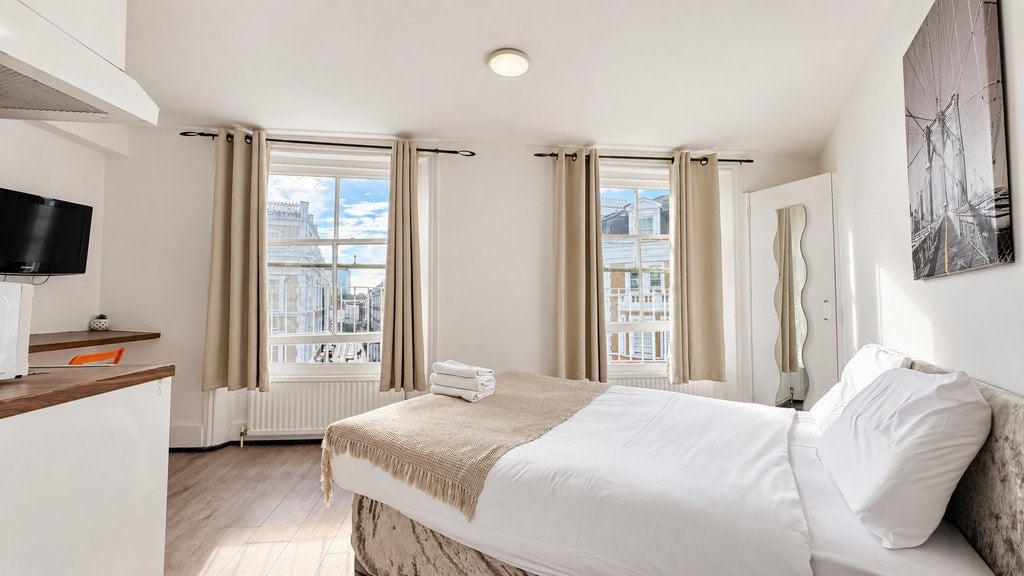 Flat Knaresborough Place in Greater London