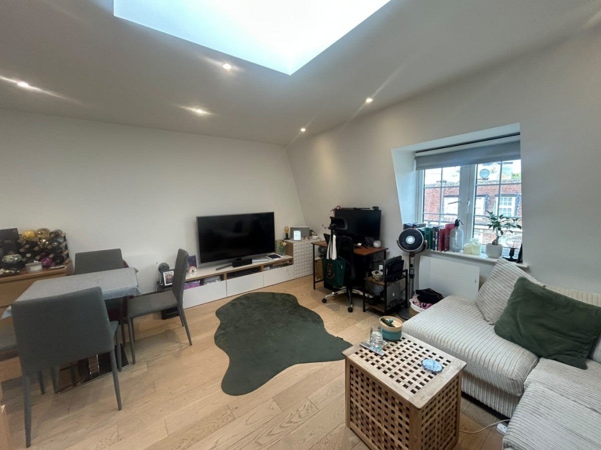 Flat Cheyne Walk in Greater London