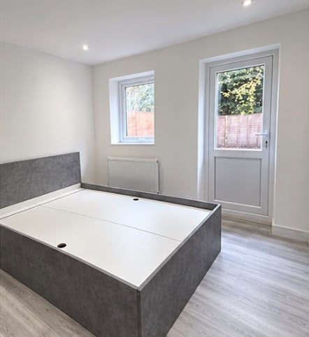 House Ratcliffe Close in Greater London