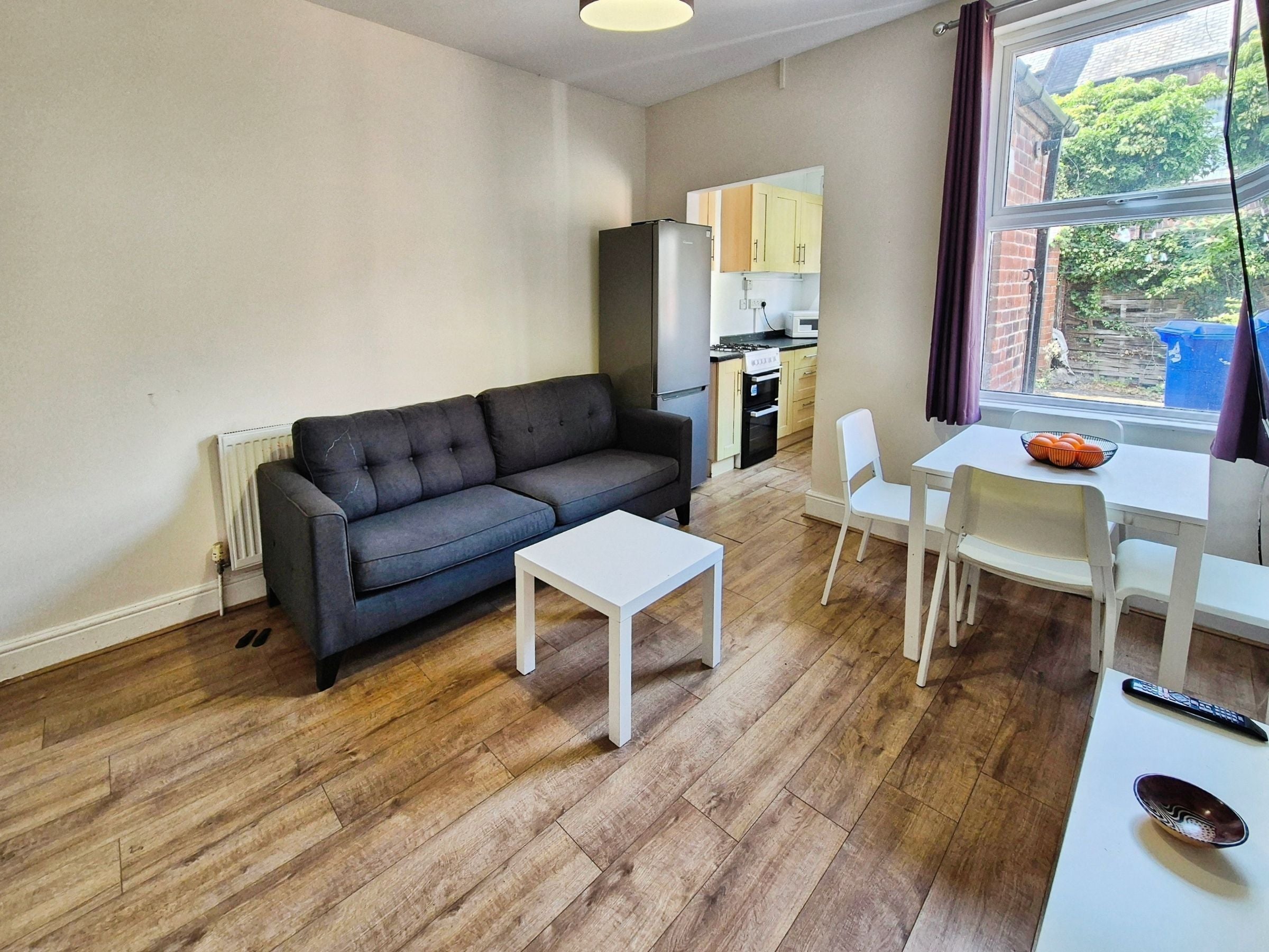Room Eastwood Road in Sheffield