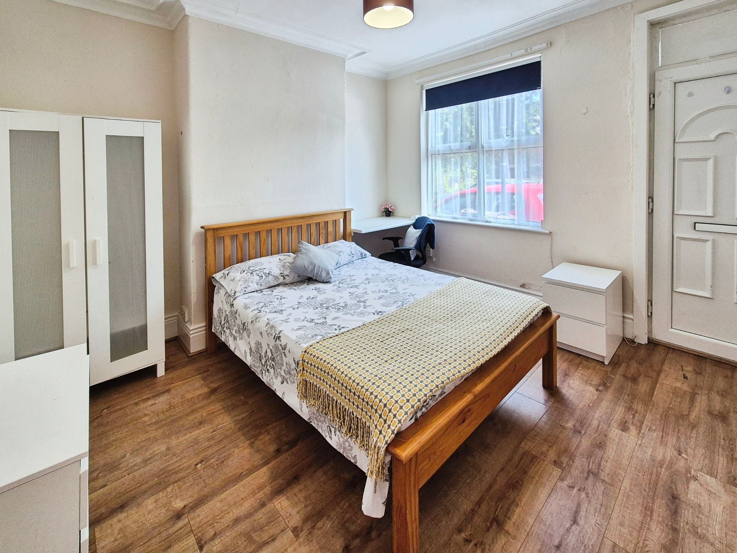 Room Eastwood Road in Sheffield