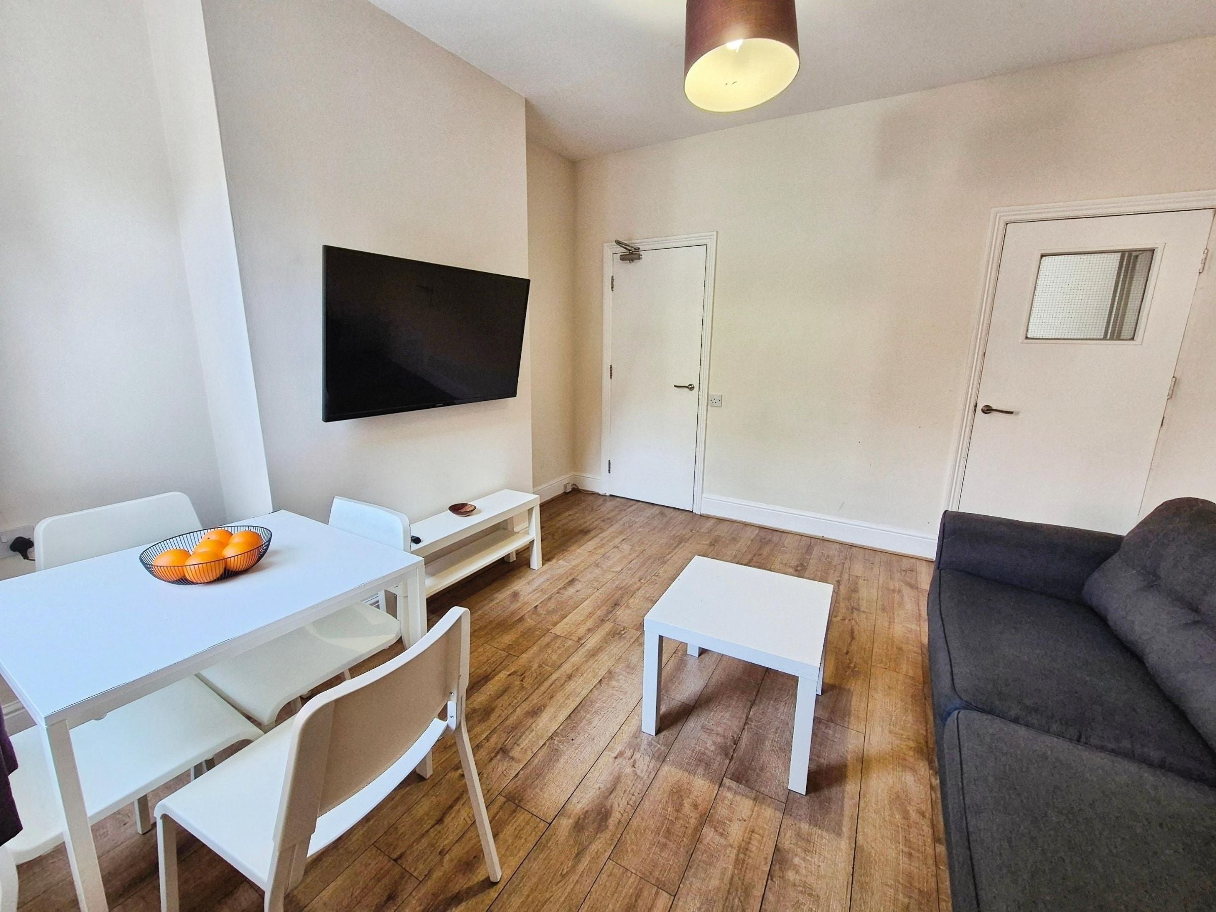 Room Eastwood Road in Sheffield