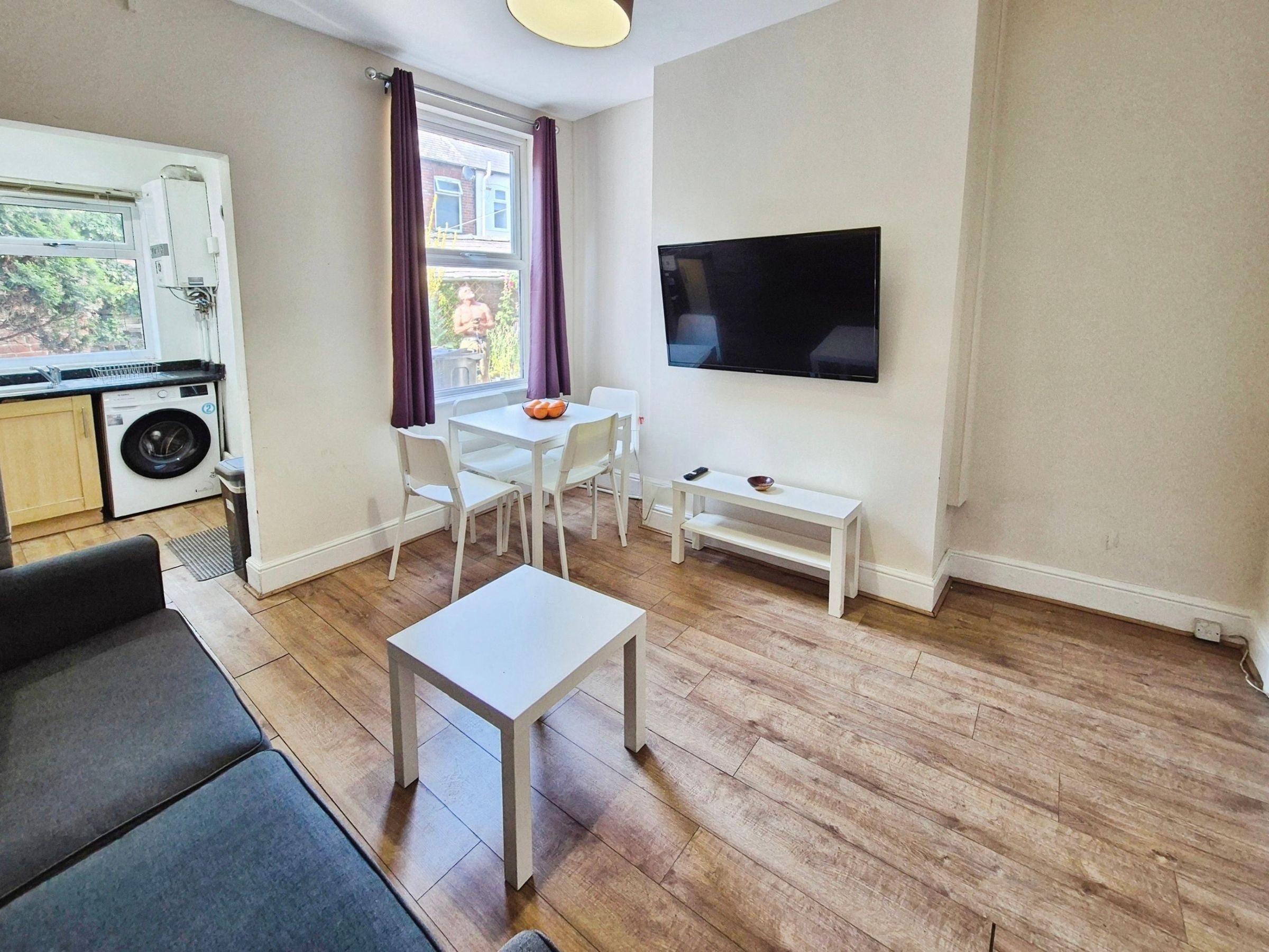 Room Eastwood Road in Sheffield