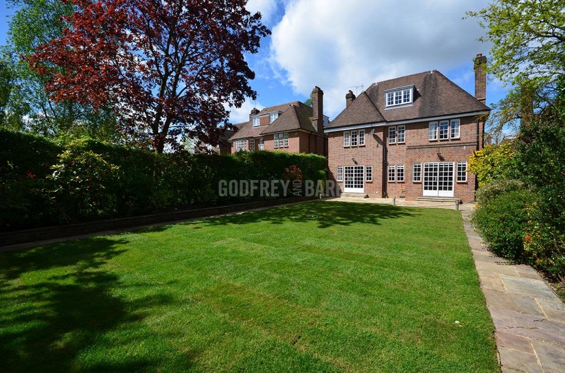 House Kingsley Way in Greater London