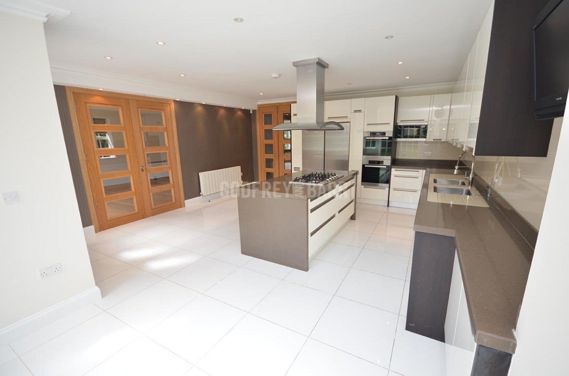 House Kingsley Way in Greater London