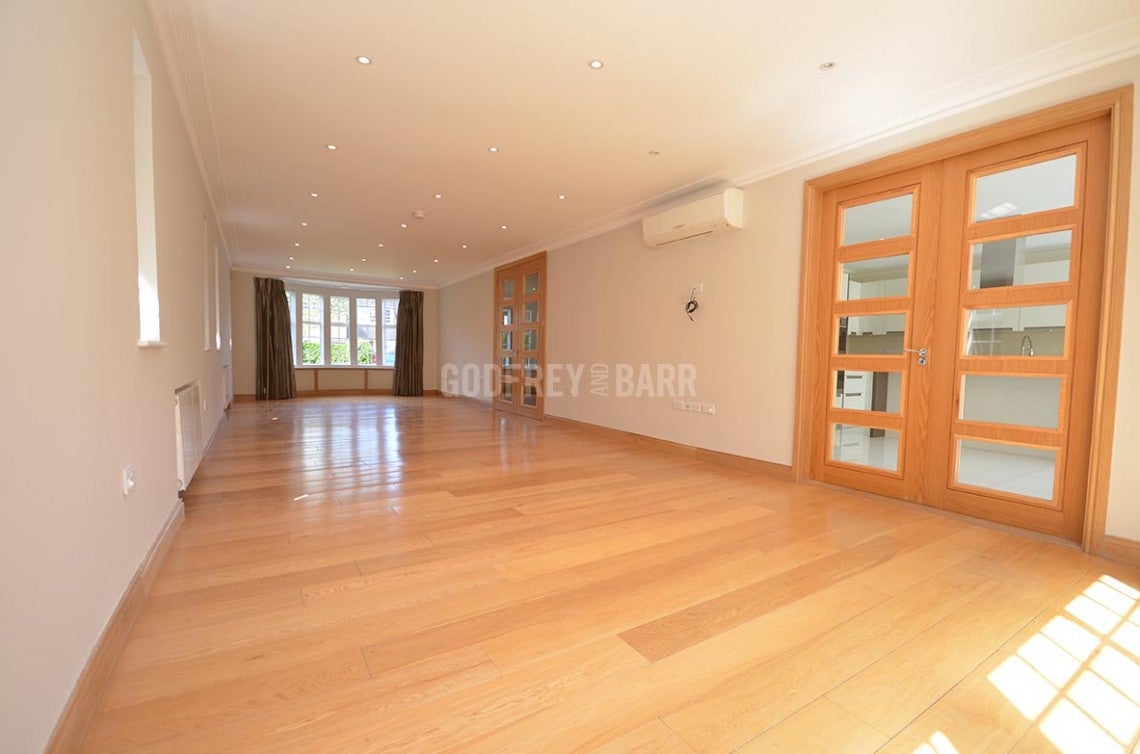 House Kingsley Way in Greater London