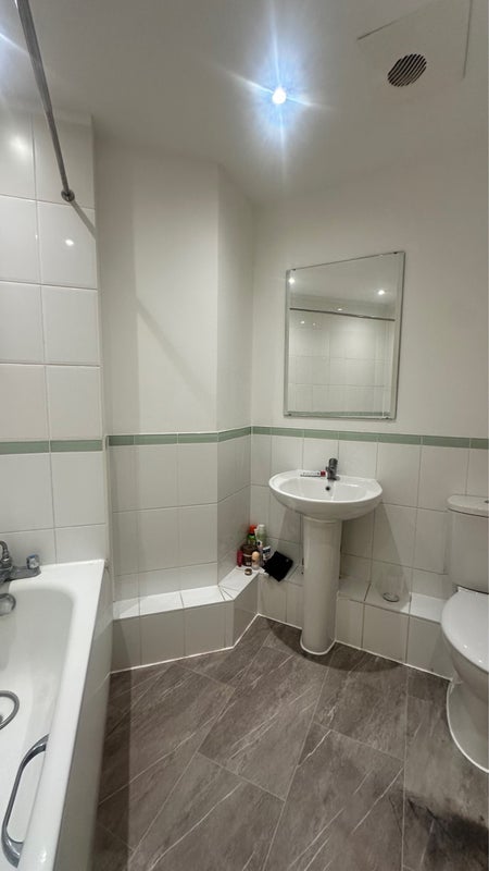 Room Victoria Road in Greater London