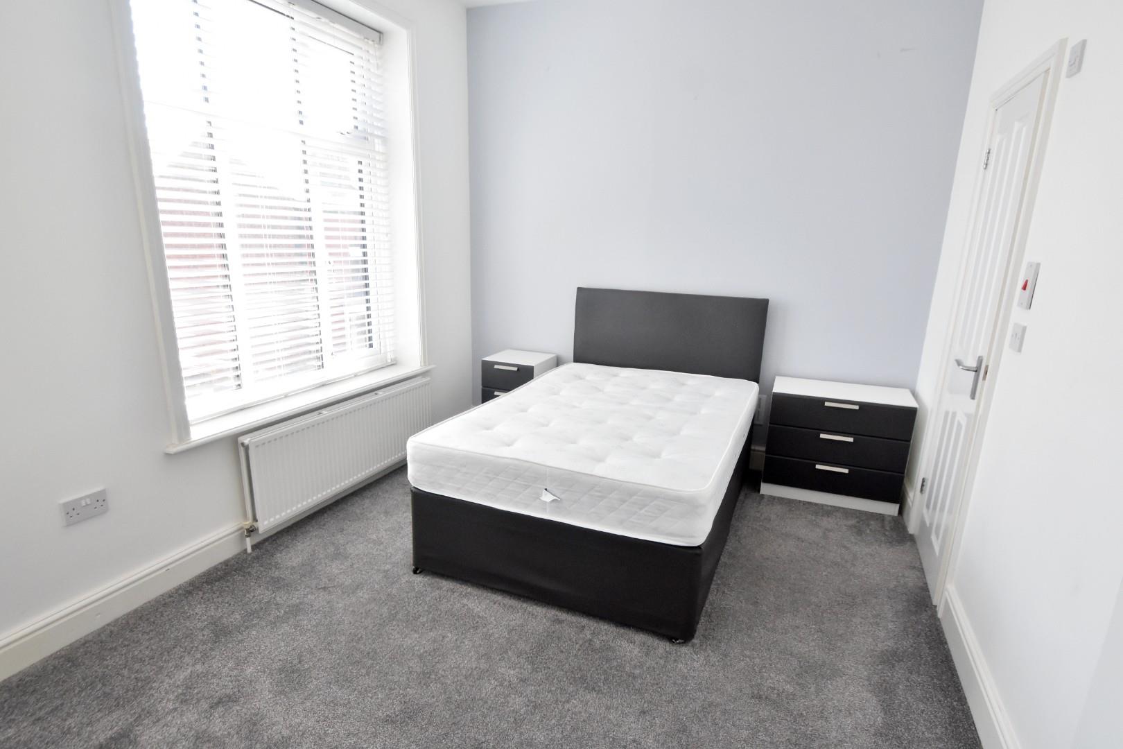 Room Raymond Avenue in Bury