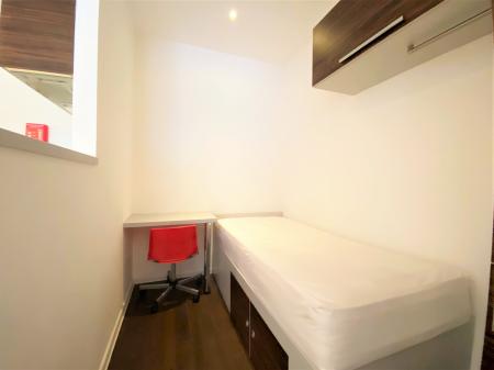 Room Guildford Park Road in Guildford