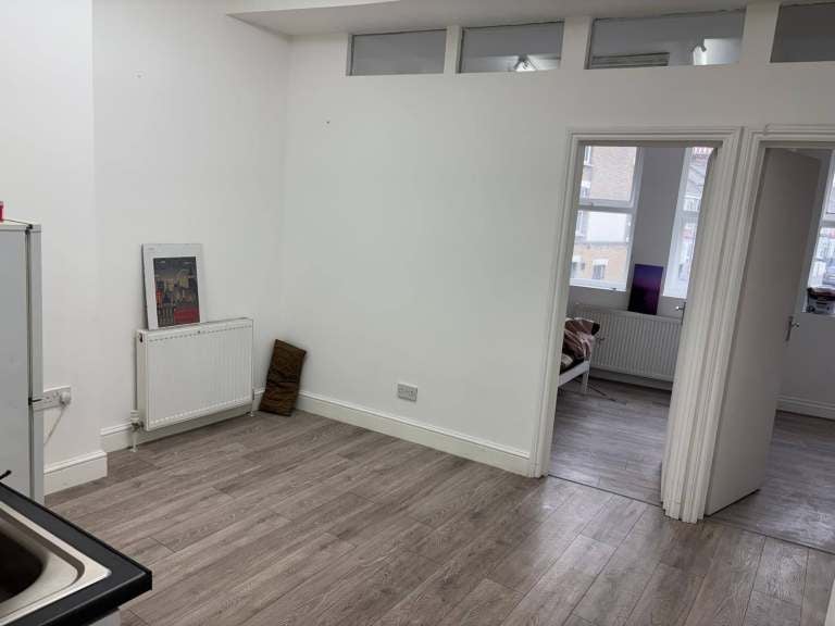Room High Road Leyton in Greater London