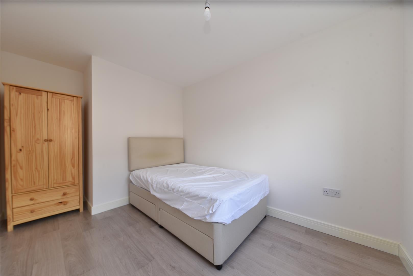 Flat Compton Place in Stevenage