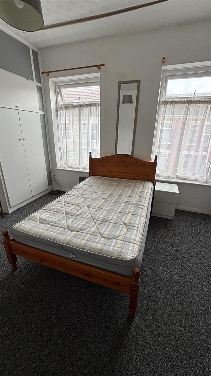 Room Brazil Street in Hull