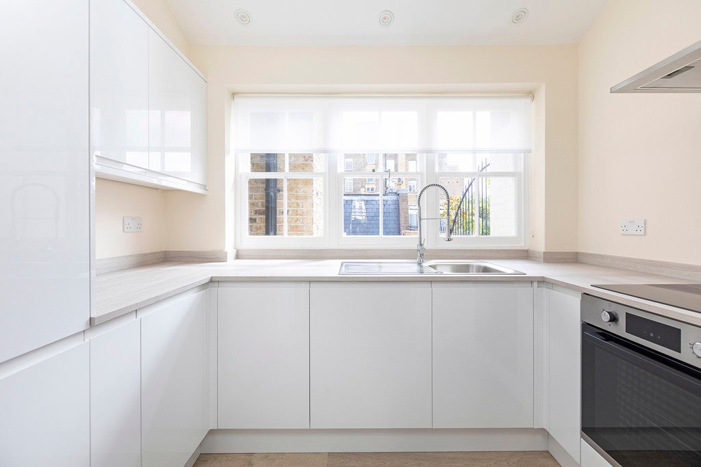 Flat Ennismore Gardens Mews in Greater London
