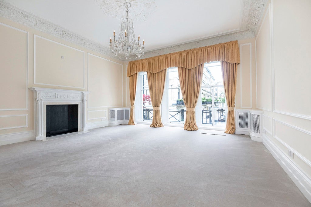Flat Ennismore Gardens Mews in Greater London