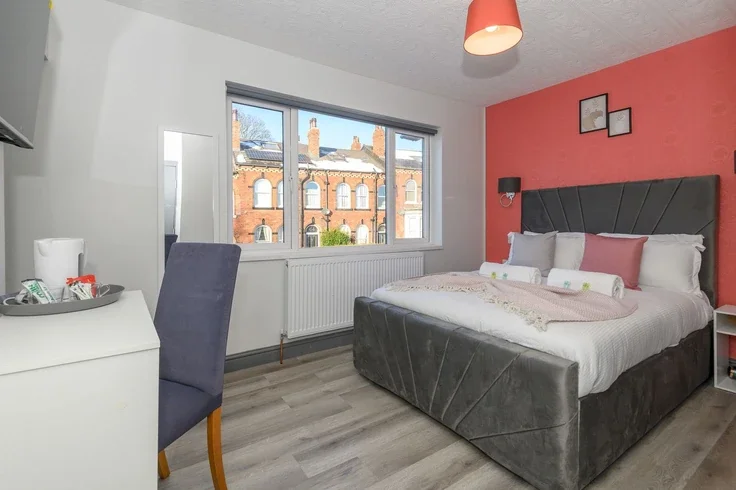 Room Lower Wortley Road in Leeds