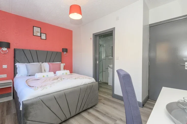 Room Lower Wortley Road in Leeds