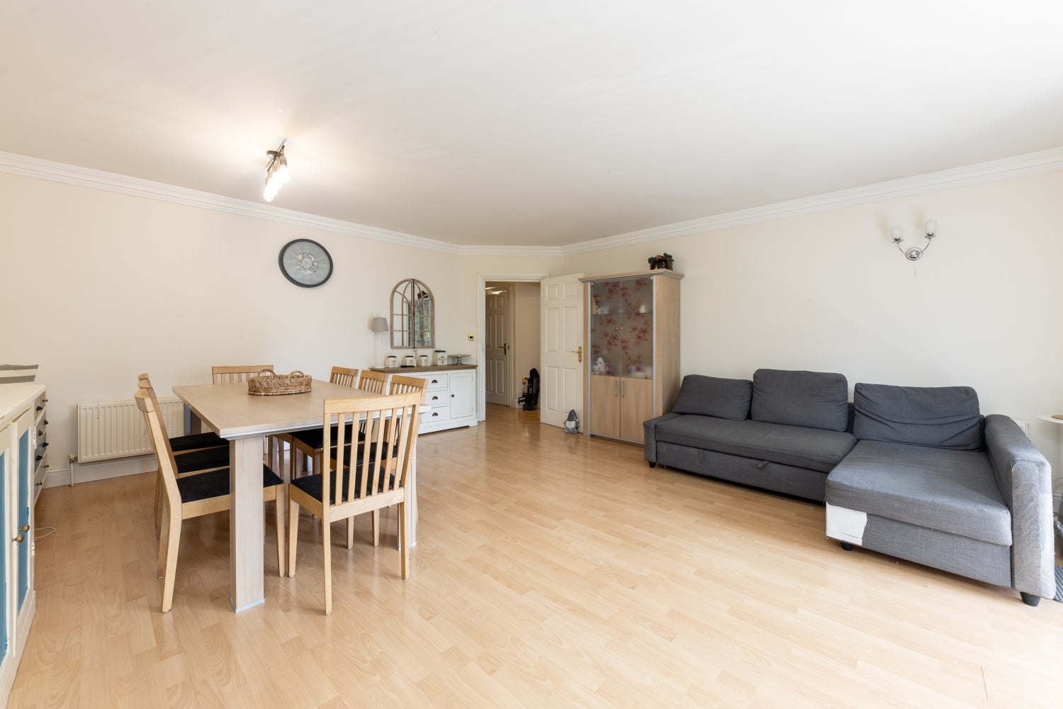 Flat Hoptree Close in Greater London