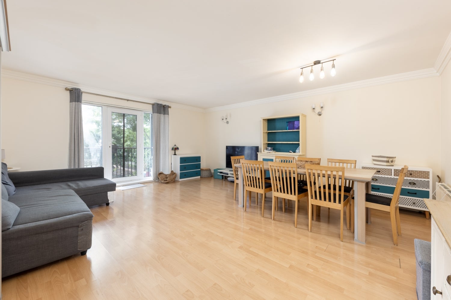 Flat Hoptree Close in Greater London