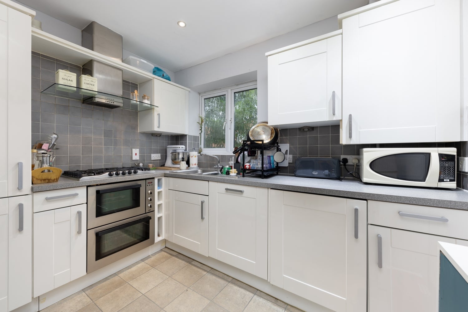 Flat Hoptree Close in Greater London