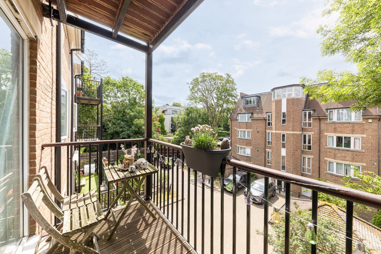 Flat Hoptree Close in Greater London