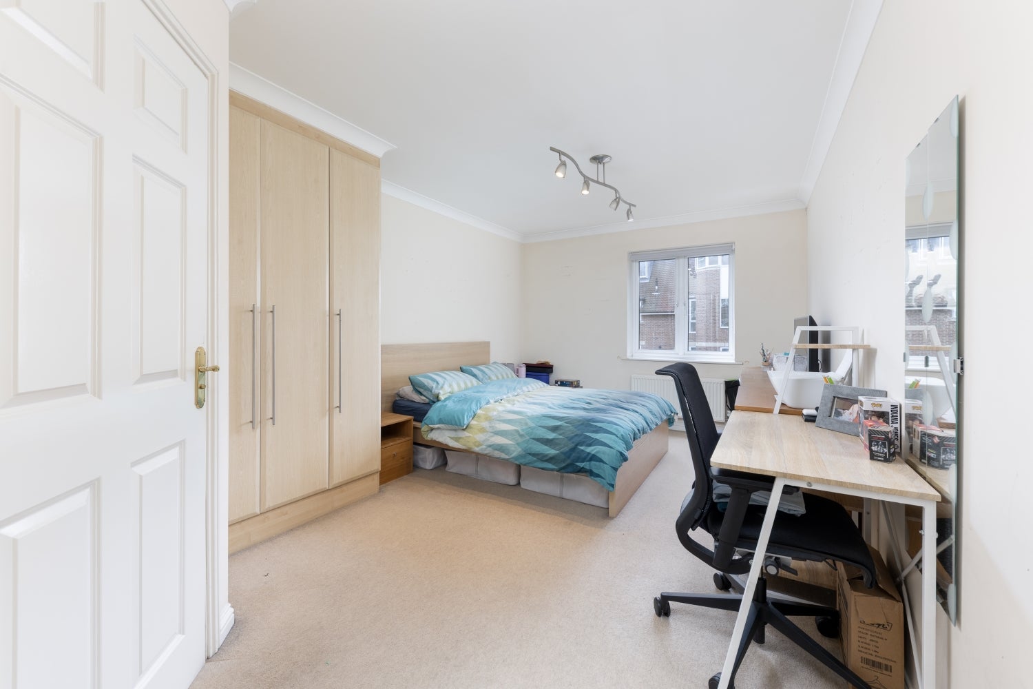 Flat Hoptree Close in Greater London